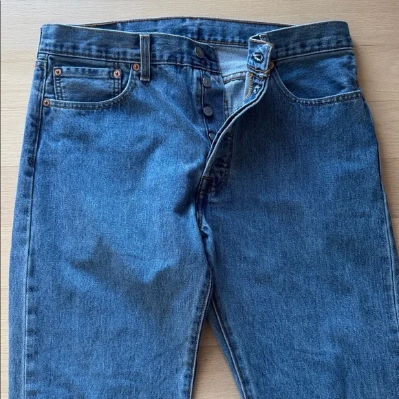 Levi's Women’s Straight Jeans - Classic Blue size 33x30 - Picture 2 of 6